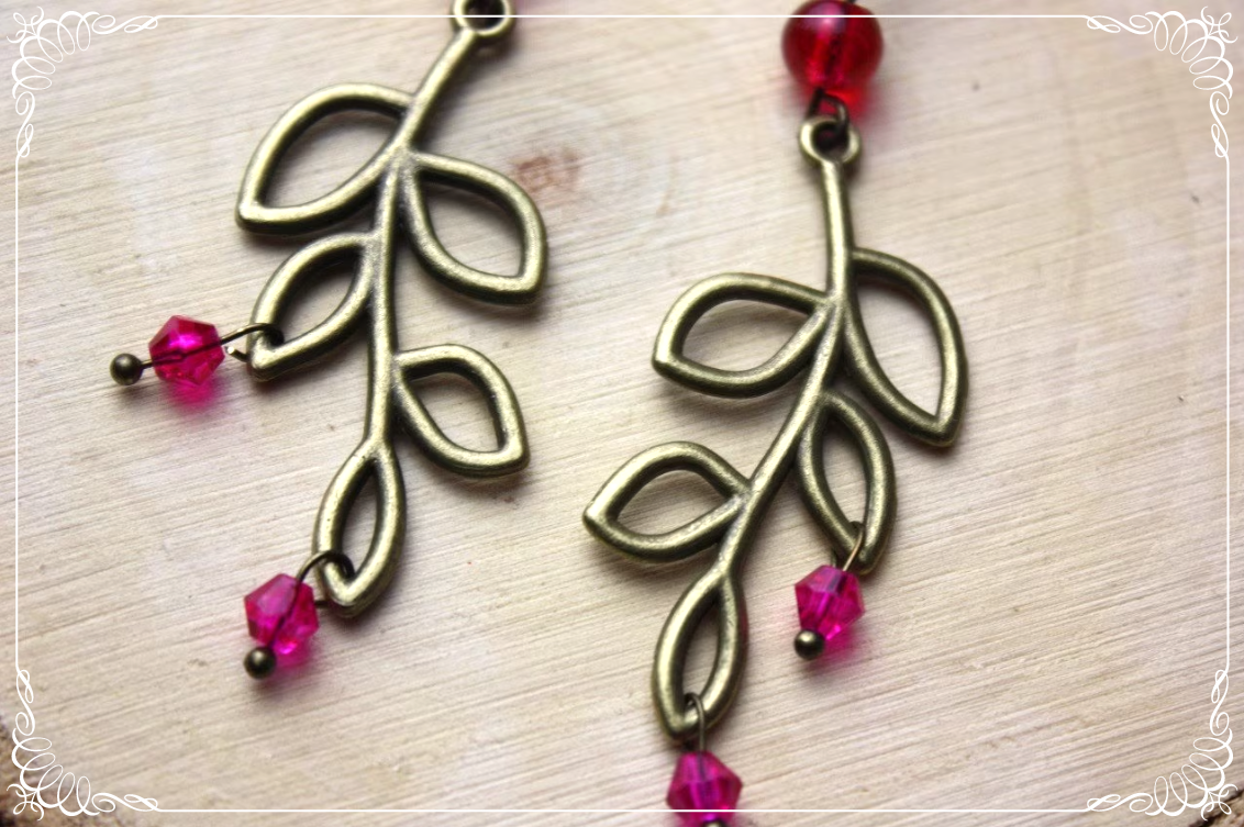 Boucles d'oreilles pendantes "Grandes feuilles de lauriers et perles"