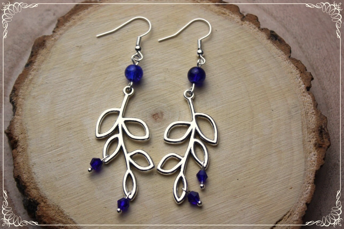 Boucles d'oreilles pendantes "Grandes feuilles de lauriers et perles"