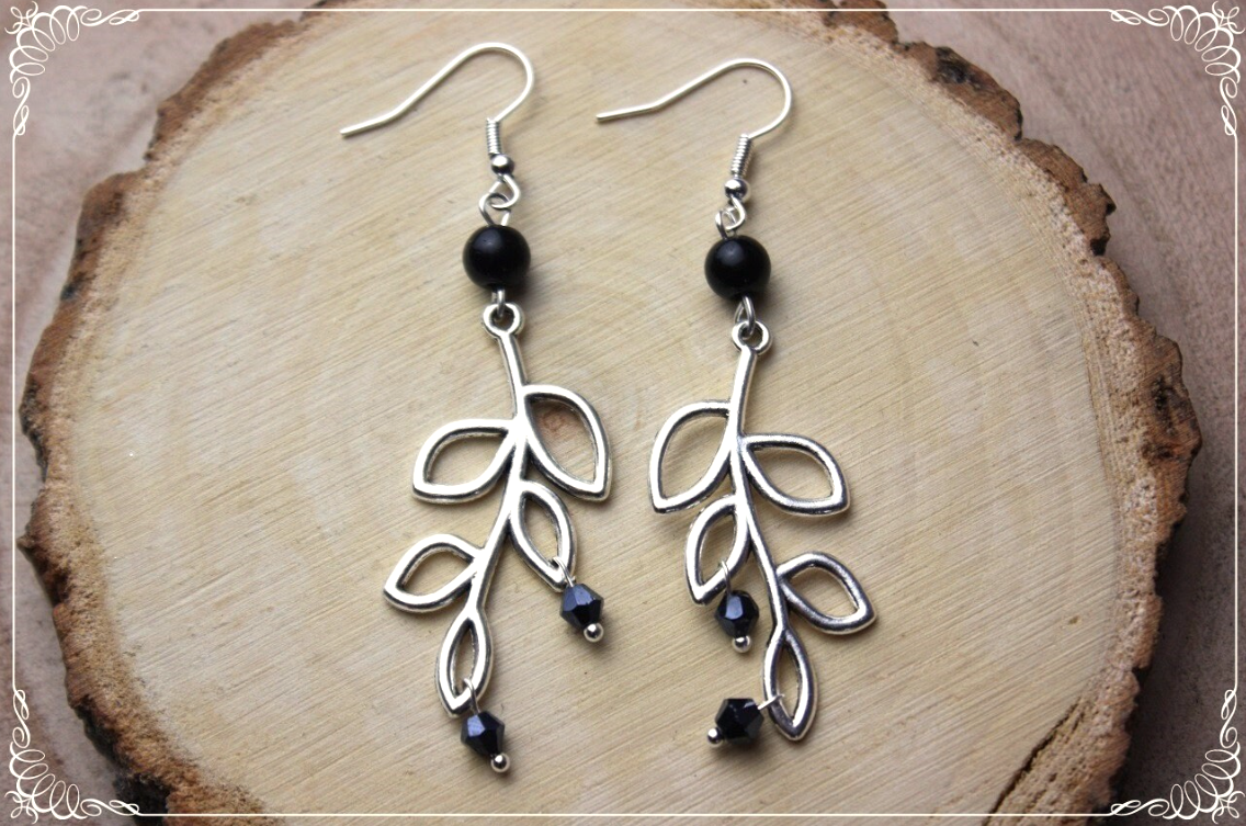 Boucles d'oreilles pendantes "Grandes feuilles de lauriers et perles"