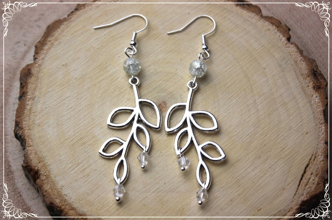 Boucles d'oreilles pendantes "Grandes feuilles de lauriers et perles"