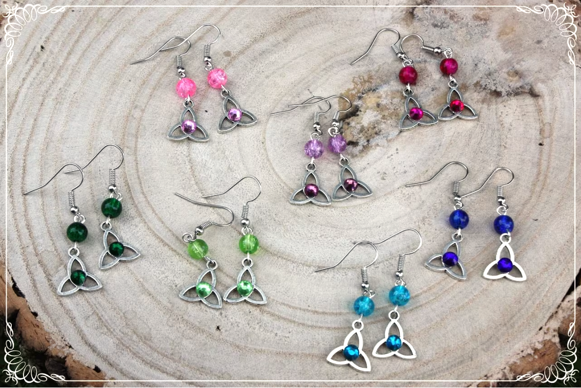 Boucles d'oreilles celtiques "Triquetras et perles"