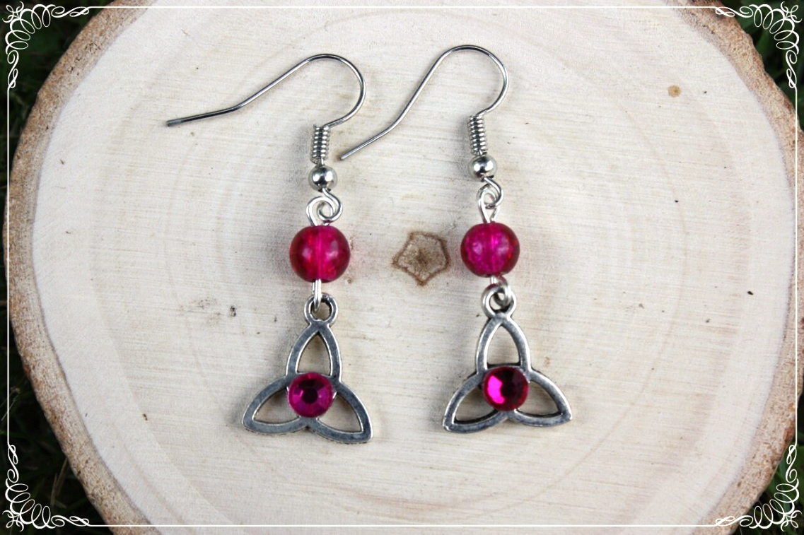 Boucles d'oreilles celtiques "Triquetras et perles"