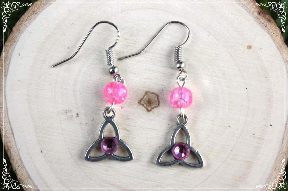 Boucles d'oreilles celtiques "Triquetras et perles"