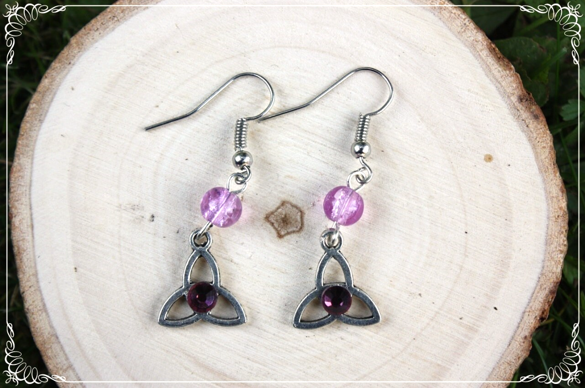 Boucles d'oreilles celtiques "Triquetras et perles"