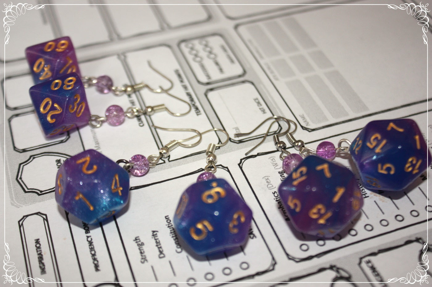 Boucles d'oreilles "Dés JDR - Violets "