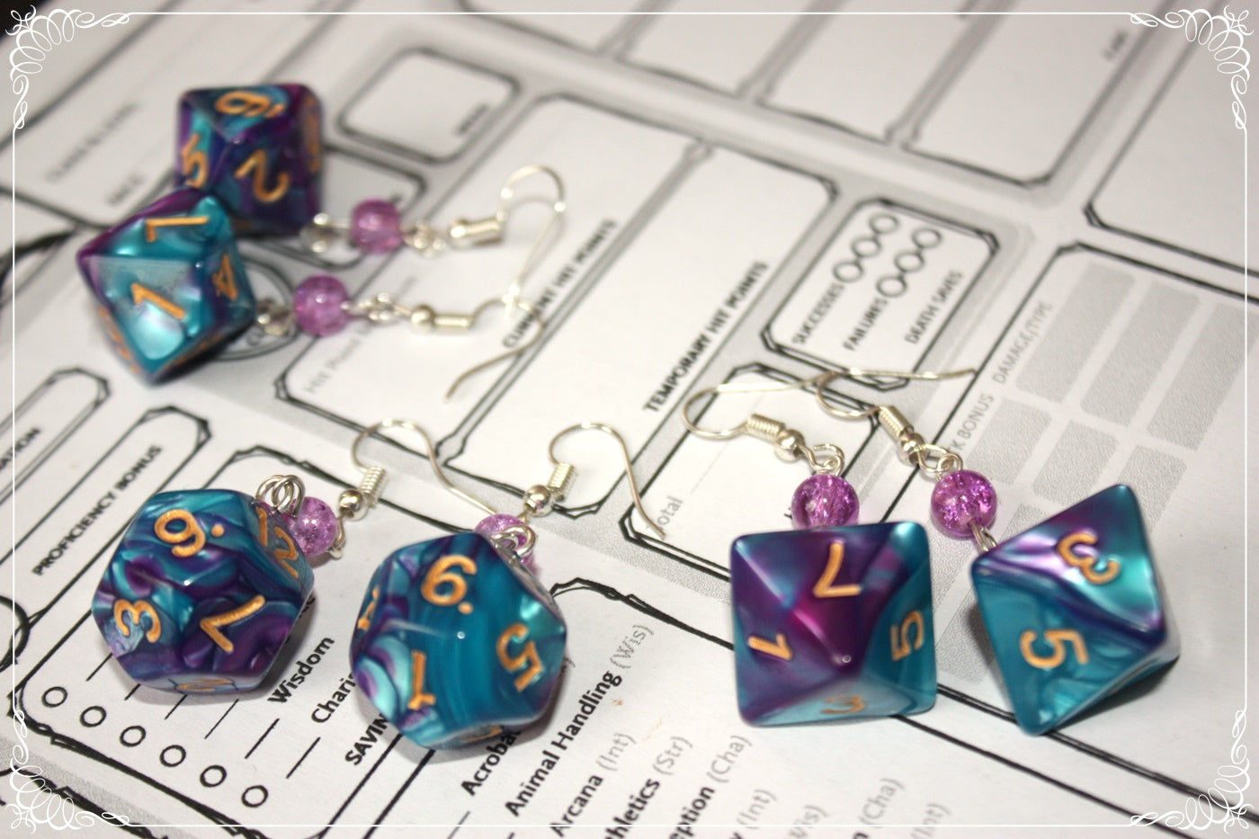 Boucles d'oreilles "Dés JDR - Violets "
