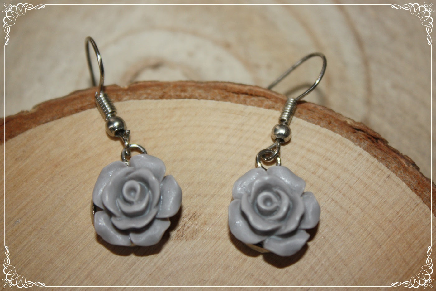 Boucles d'oreilles pendantes "Roses mattes"