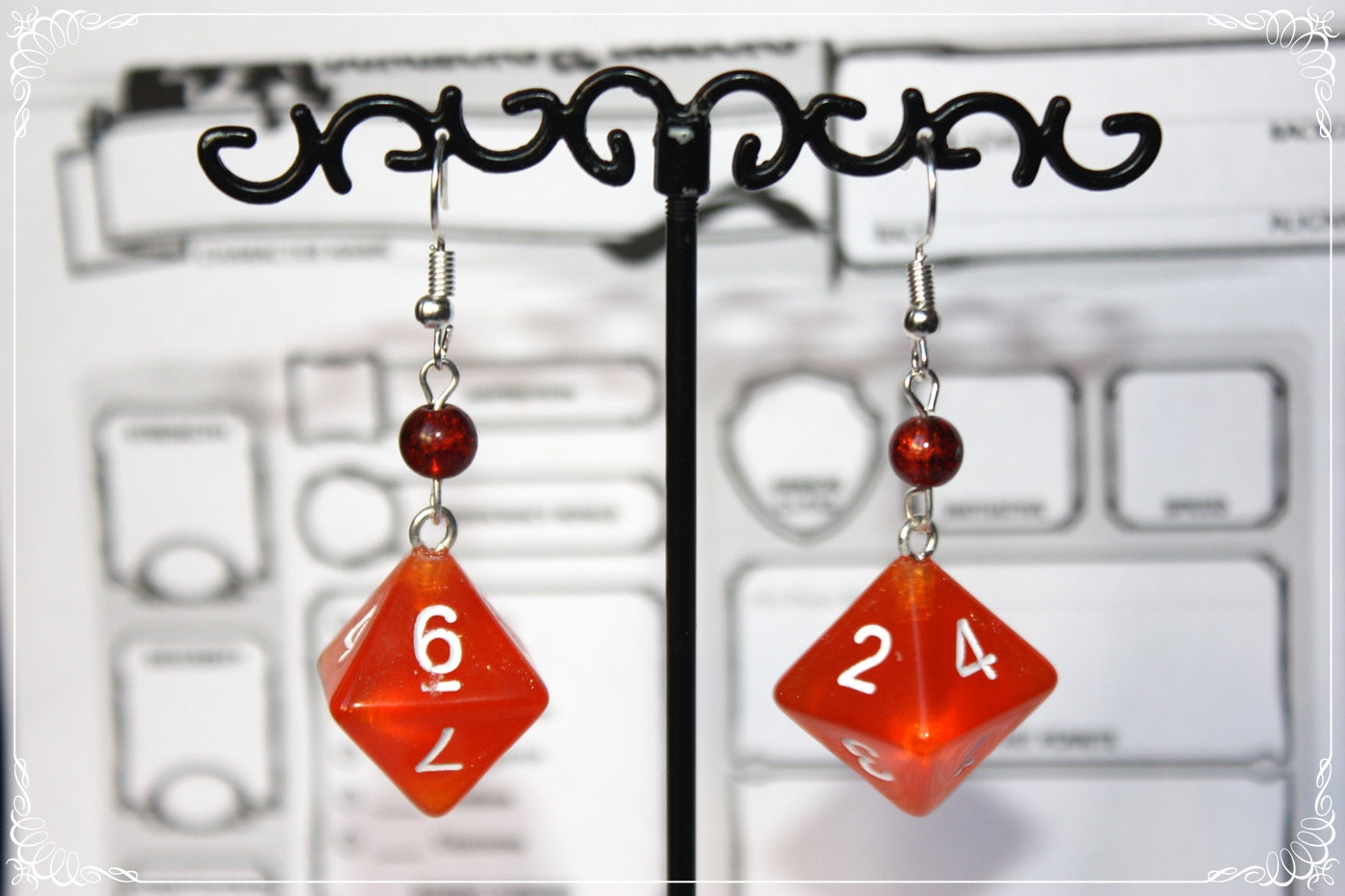 Boucles d'oreilles "Dés JDR - Blanc - Noir - Jaune - Orange "