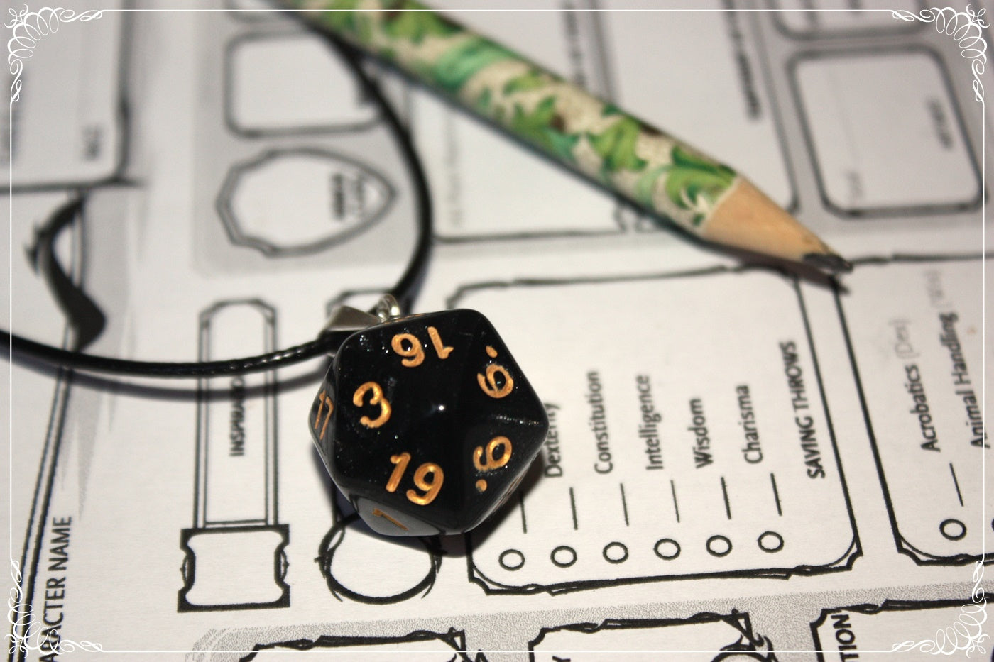 Pendentifs "Dés JDR - Blanc - Noir - Orange"