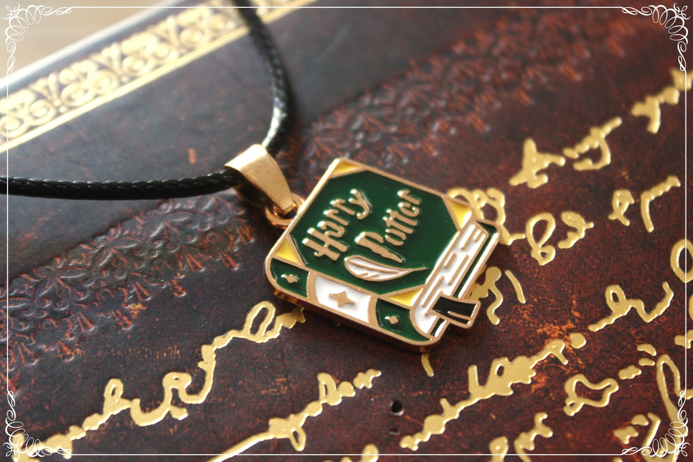 Pendentifs style "Harry Potter - Livres - Robes - Plateforme 9 3/4"