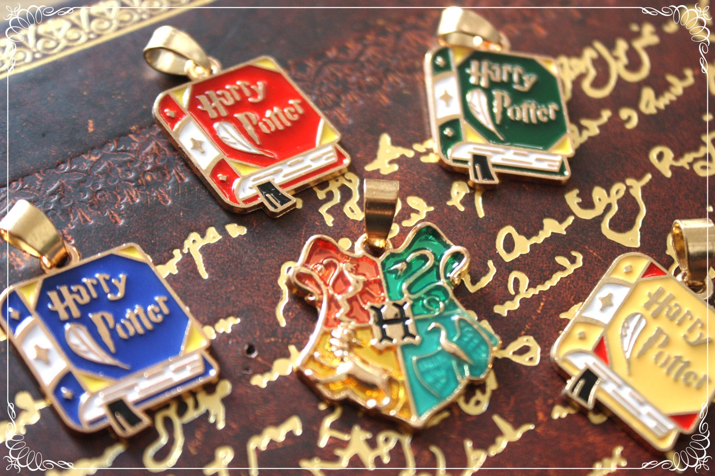 Pendentifs style "Harry Potter - Livres - Robes - Plateforme 9 3/4"
