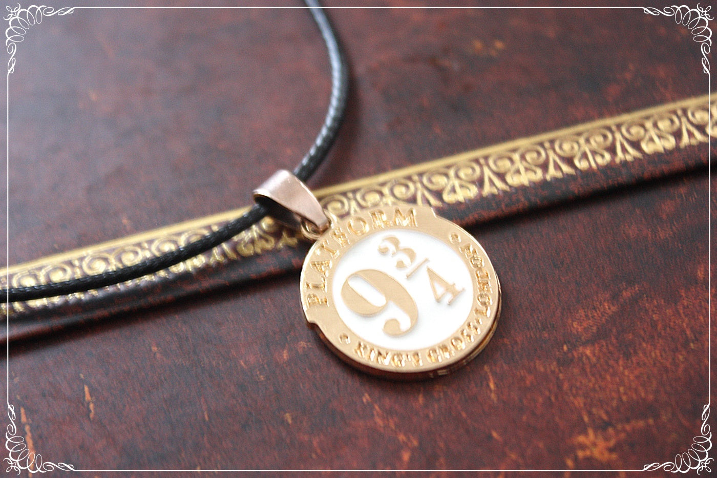 Pendentifs style "Harry Potter - Livres - Robes - Plateforme 9 3/4"