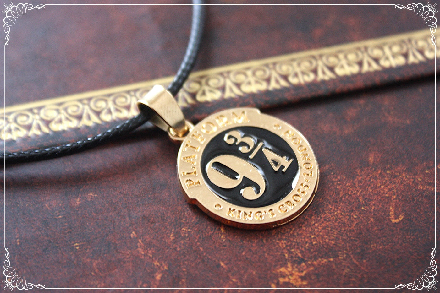 Pendentifs style "Harry Potter - Livres - Robes - Plateforme 9 3/4"
