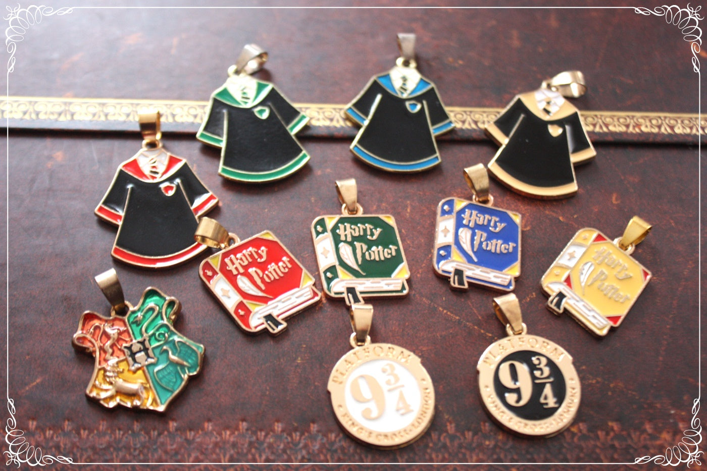 Pendentifs style "Harry Potter - Livres - Robes - Plateforme 9 3/4"