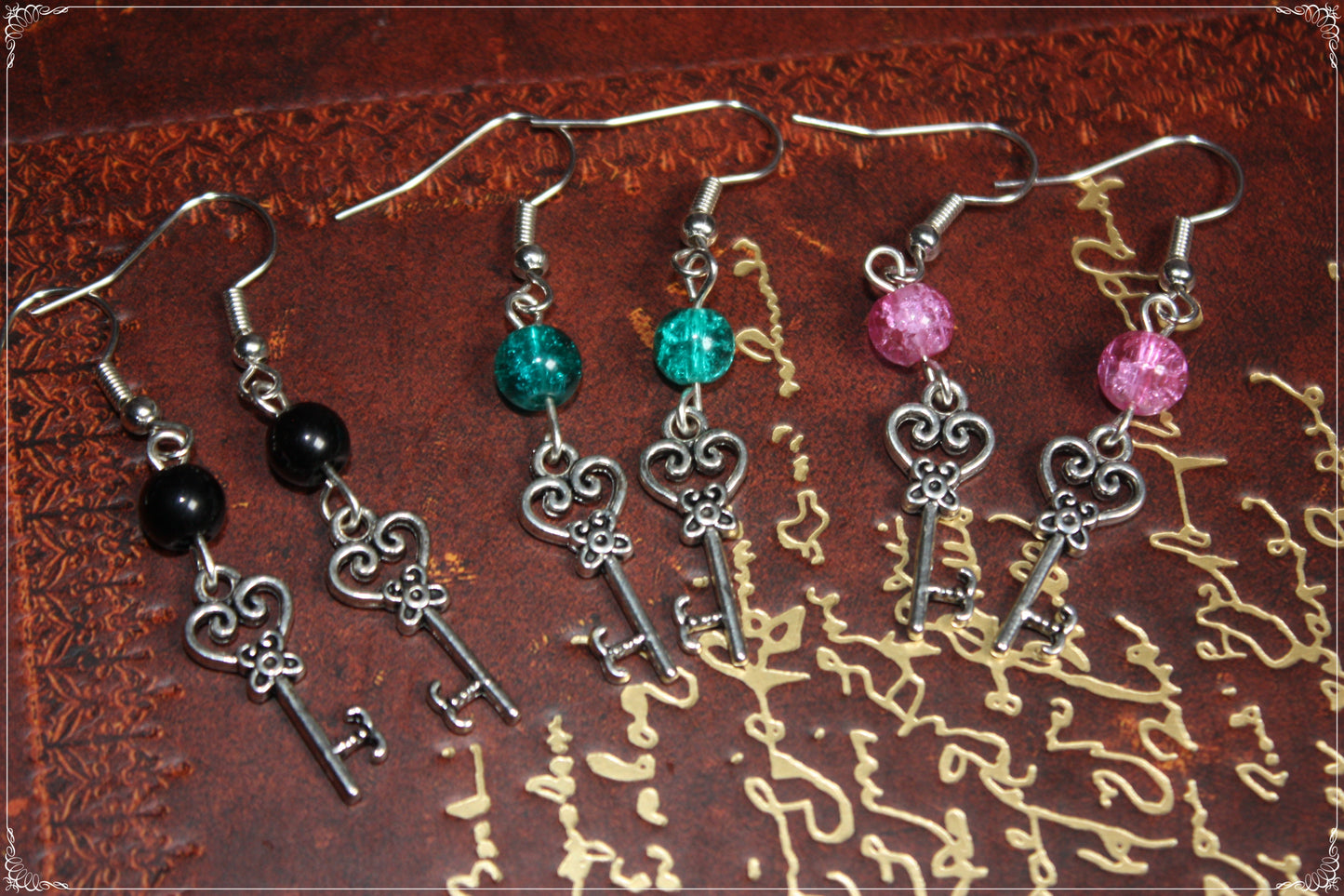 Boucles d'oreilles pendantes argentées "clés et perles"