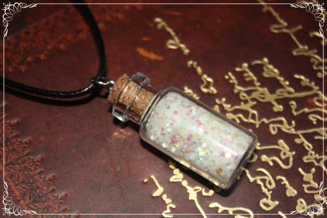 Pendentifs "Fioles blanches grises argentées"