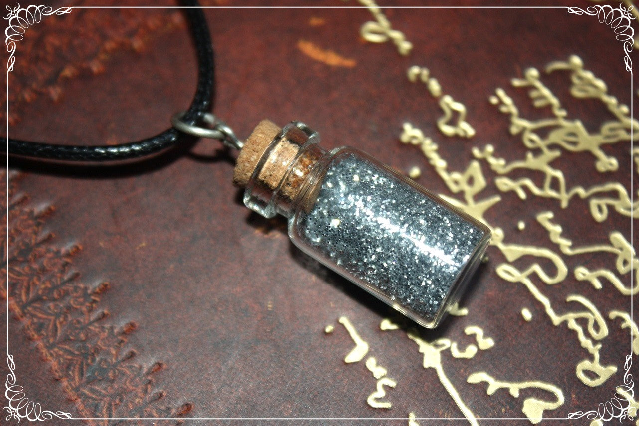 Pendentifs "Fioles blanches grises argentées"