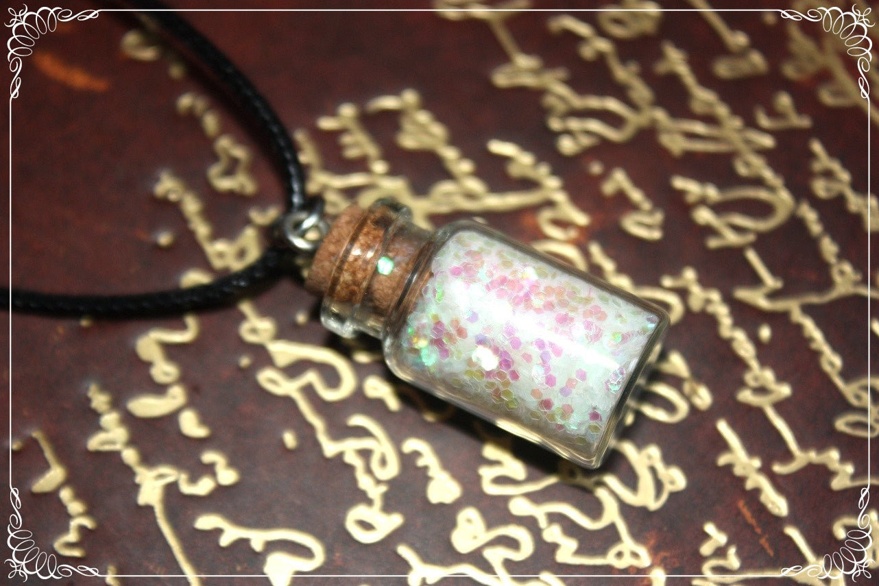 Pendentifs "Fioles blanches grises argentées"