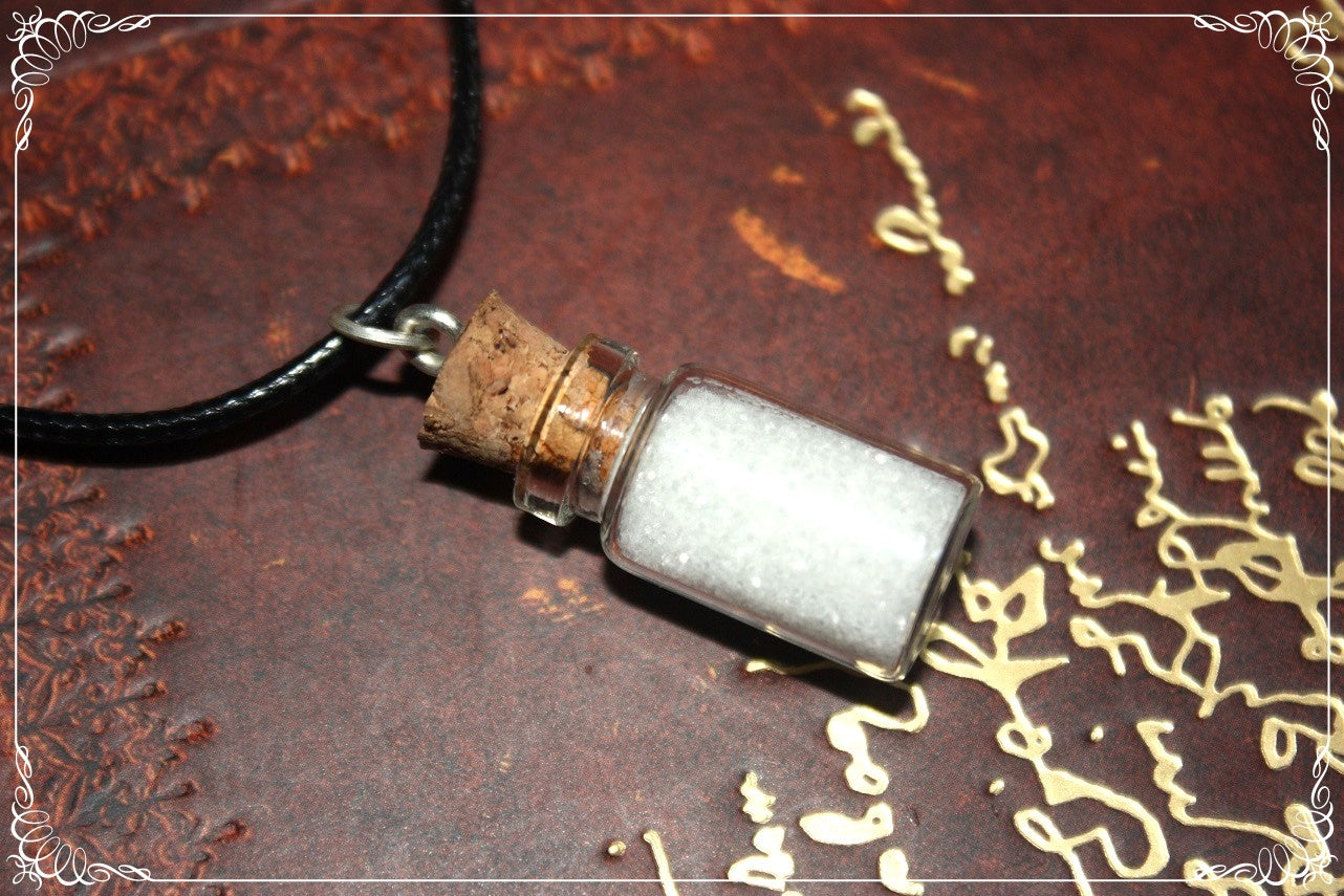 Pendentifs "Fioles blanches grises argentées"
