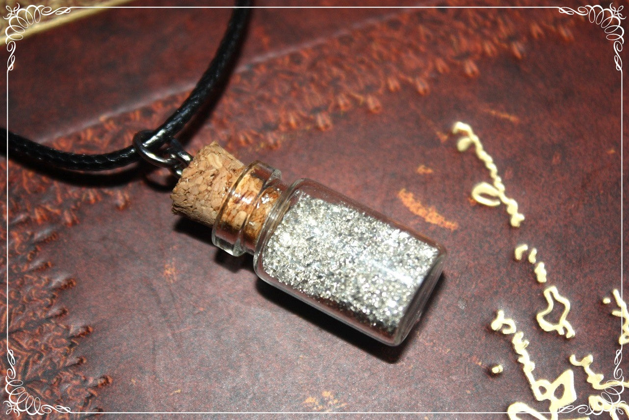 Pendentifs "Fioles blanches grises argentées"