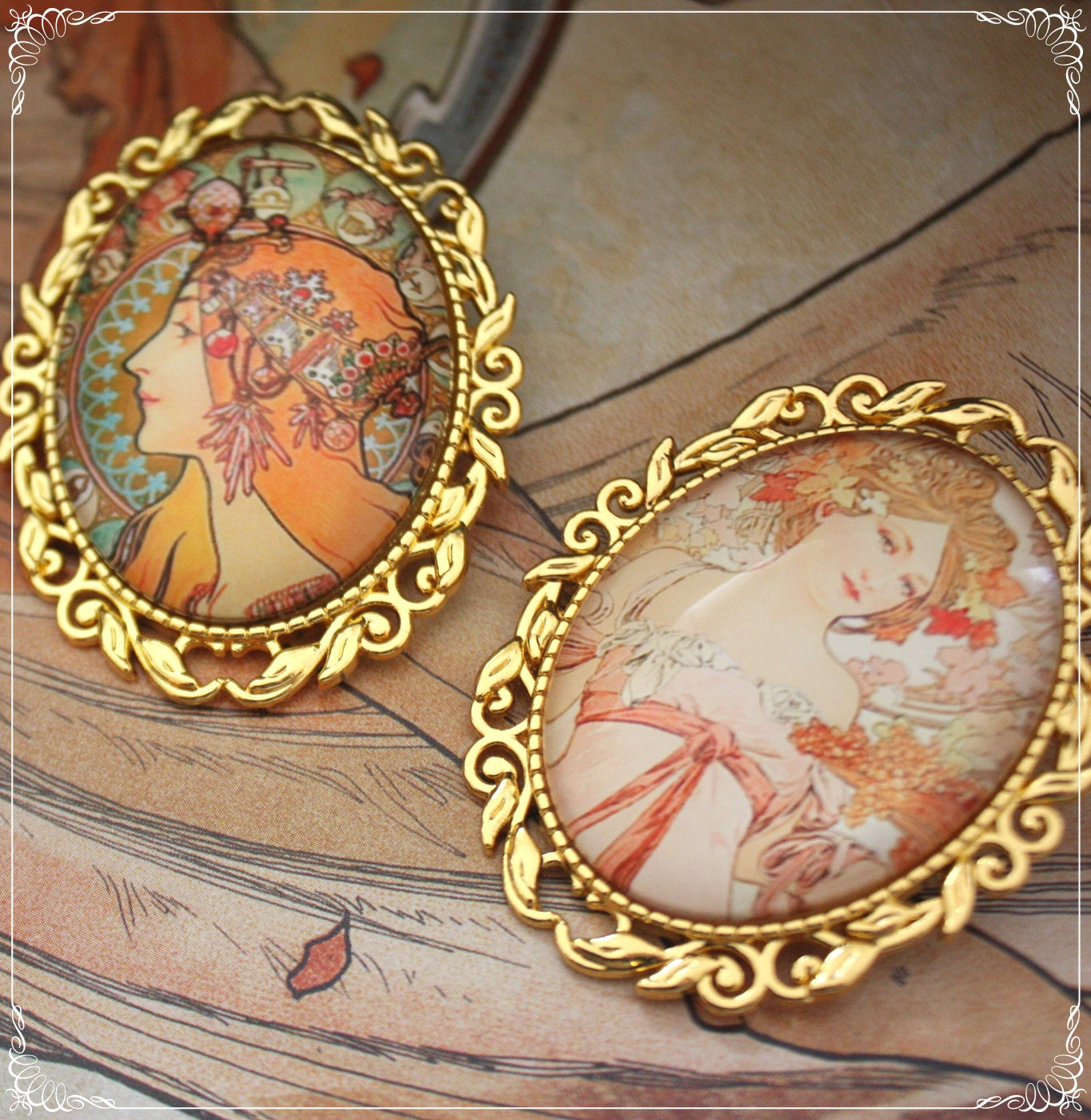 Broches "Mucha - Art Nouveau" dorées