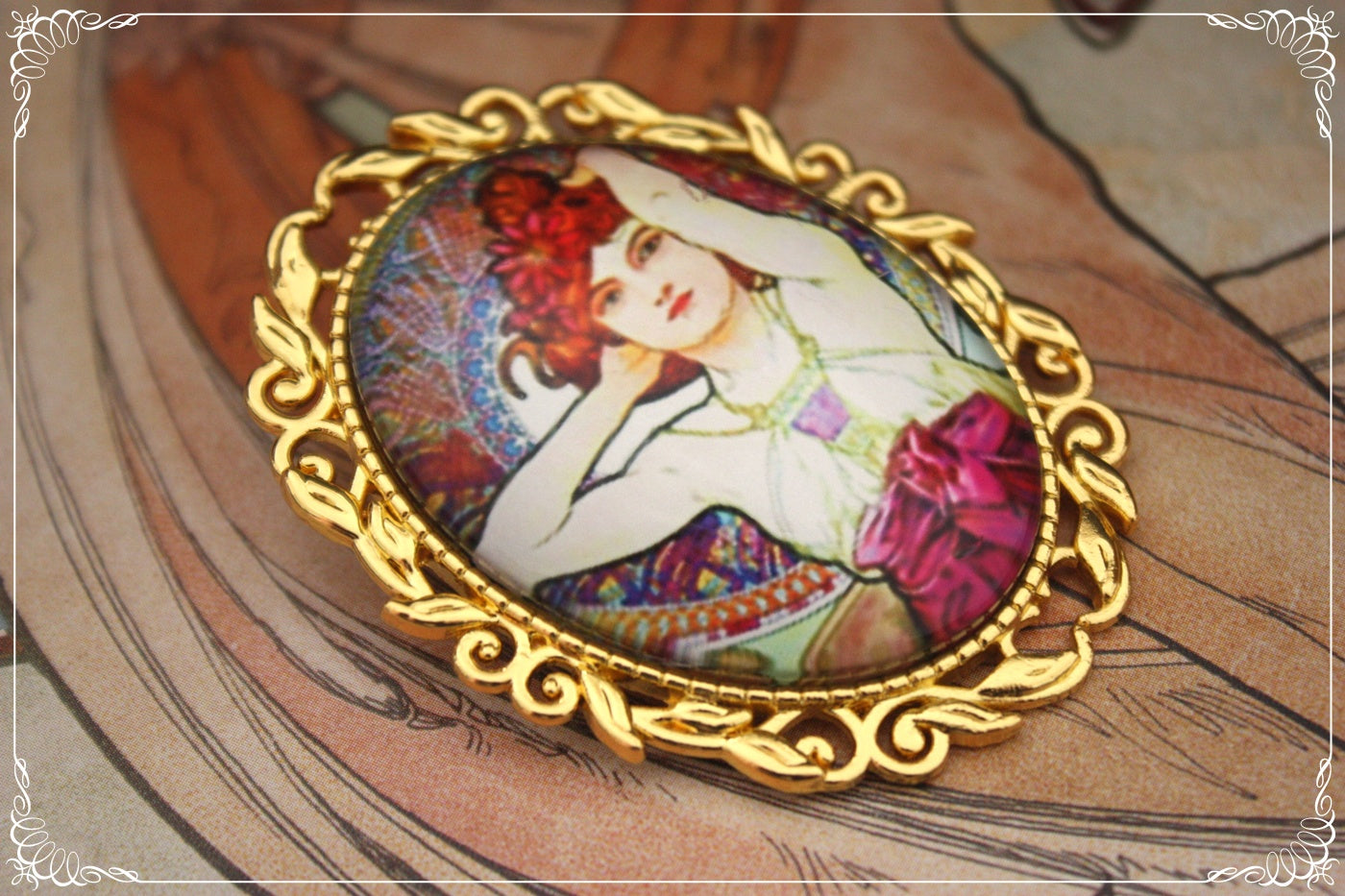 Broches "Mucha - Art Nouveau" dorées