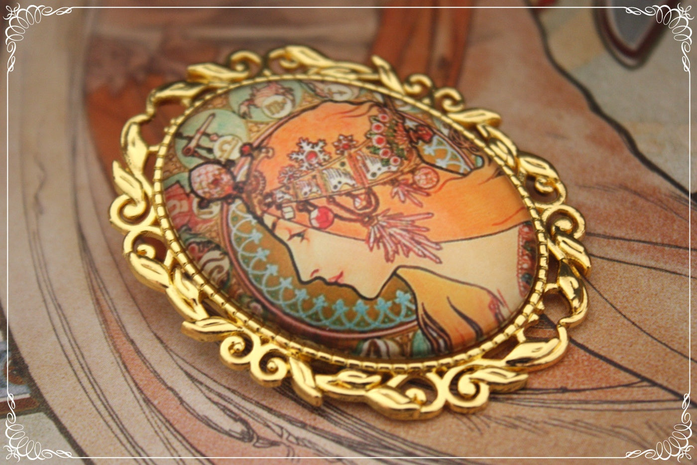 Broches "Mucha - Art Nouveau" dorées