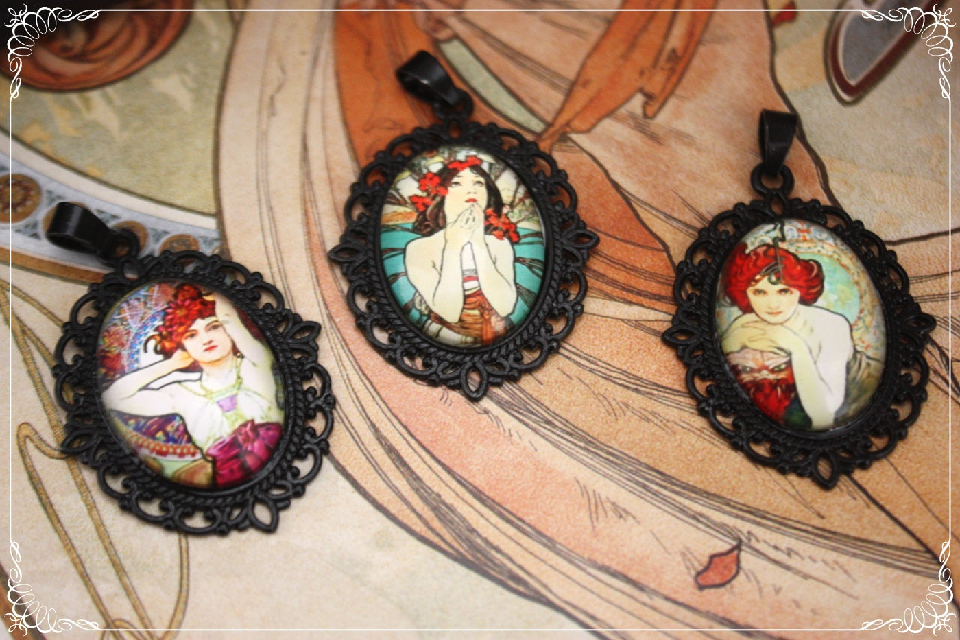 Petits Pendentifs "Mucha - Art Nouveau - Noir"