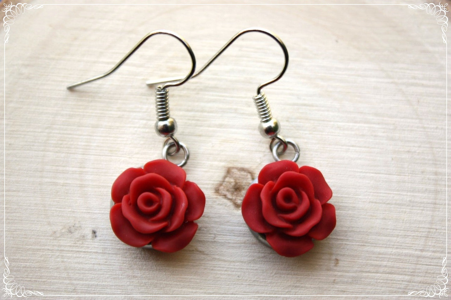 Boucles d'oreilles pendantes "Roses mattes"