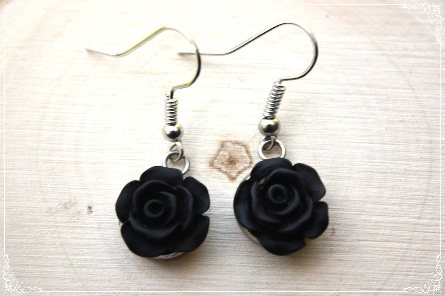 Boucles d'oreilles pendantes "Roses mattes"