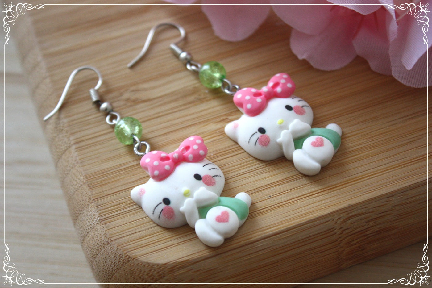 Boucles d'oreilles style "Hello Kitty"