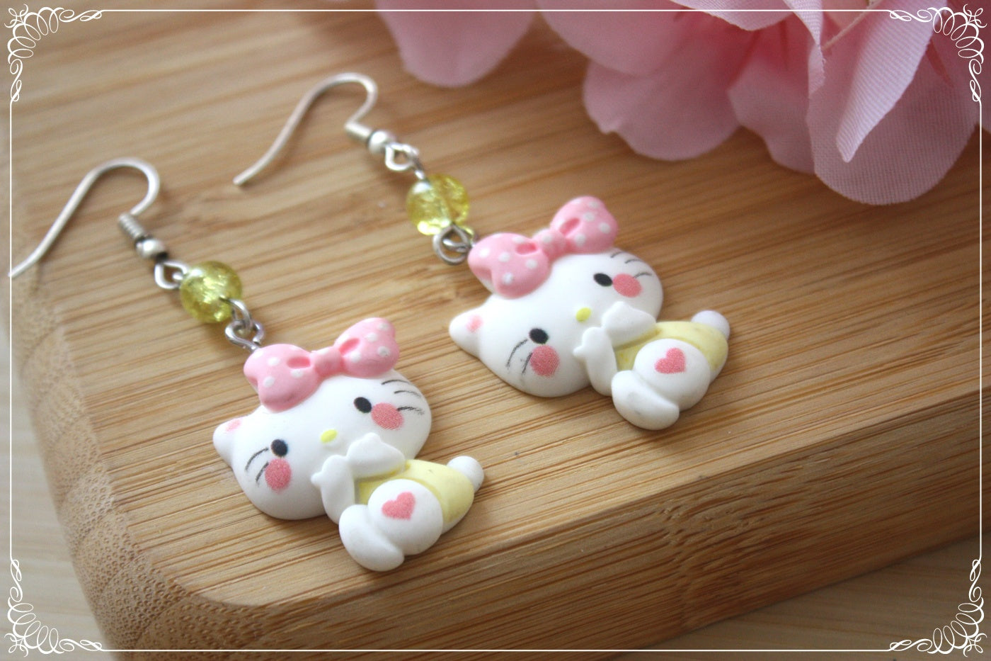Boucles d'oreilles style "Hello Kitty"