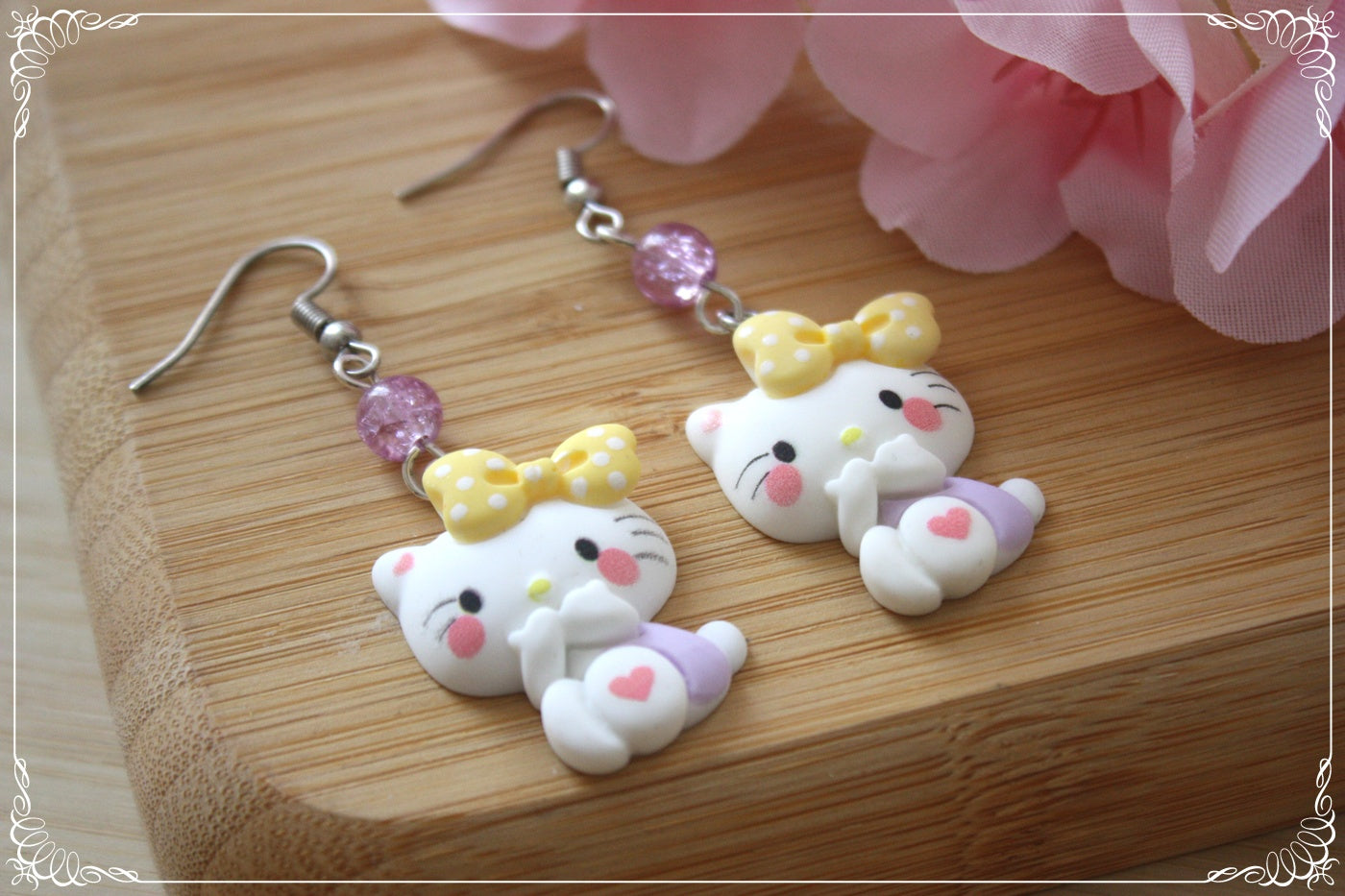 Boucles d'oreilles style "Hello Kitty"