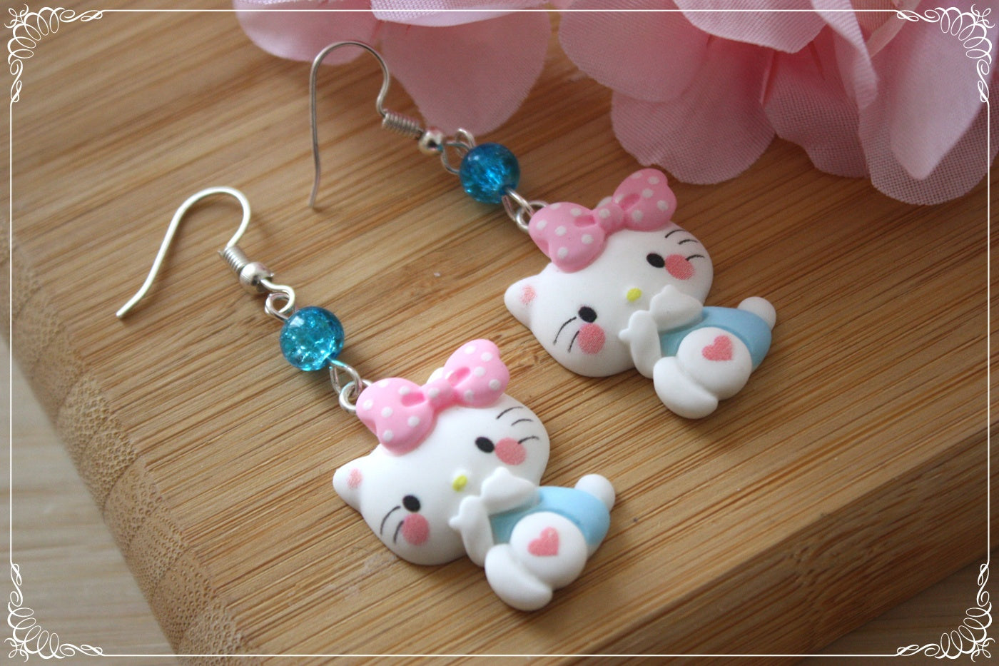 Boucles d'oreilles style "Hello Kitty"