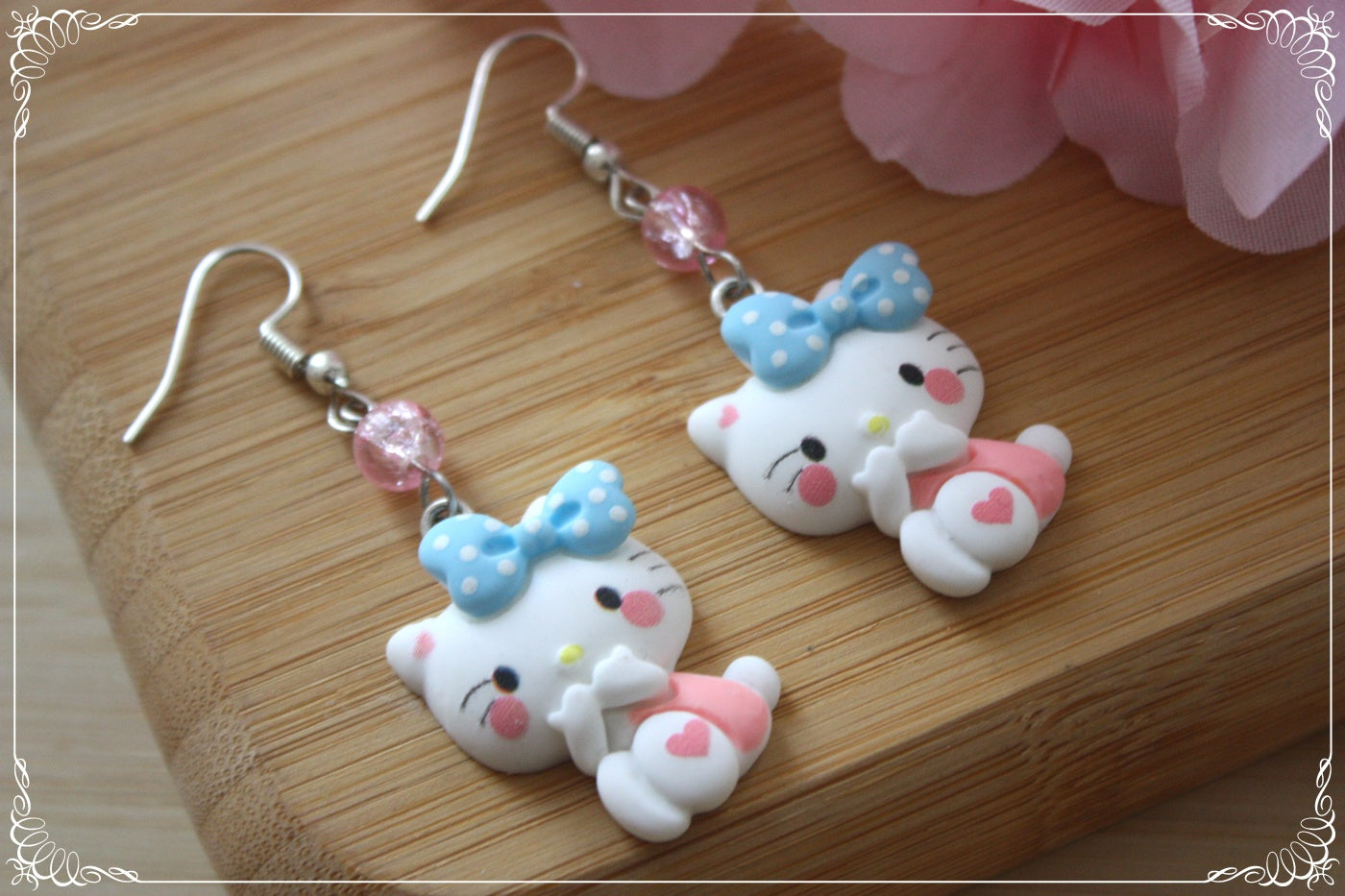 Boucles d'oreilles style "Hello Kitty"