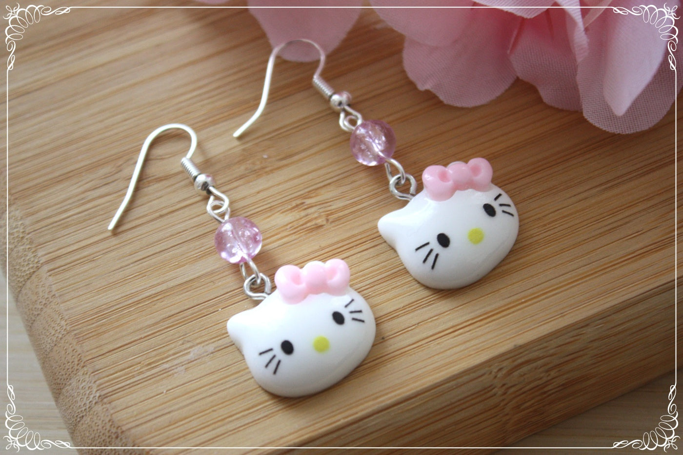 Boucles d'oreilles style "Hello Kitty"