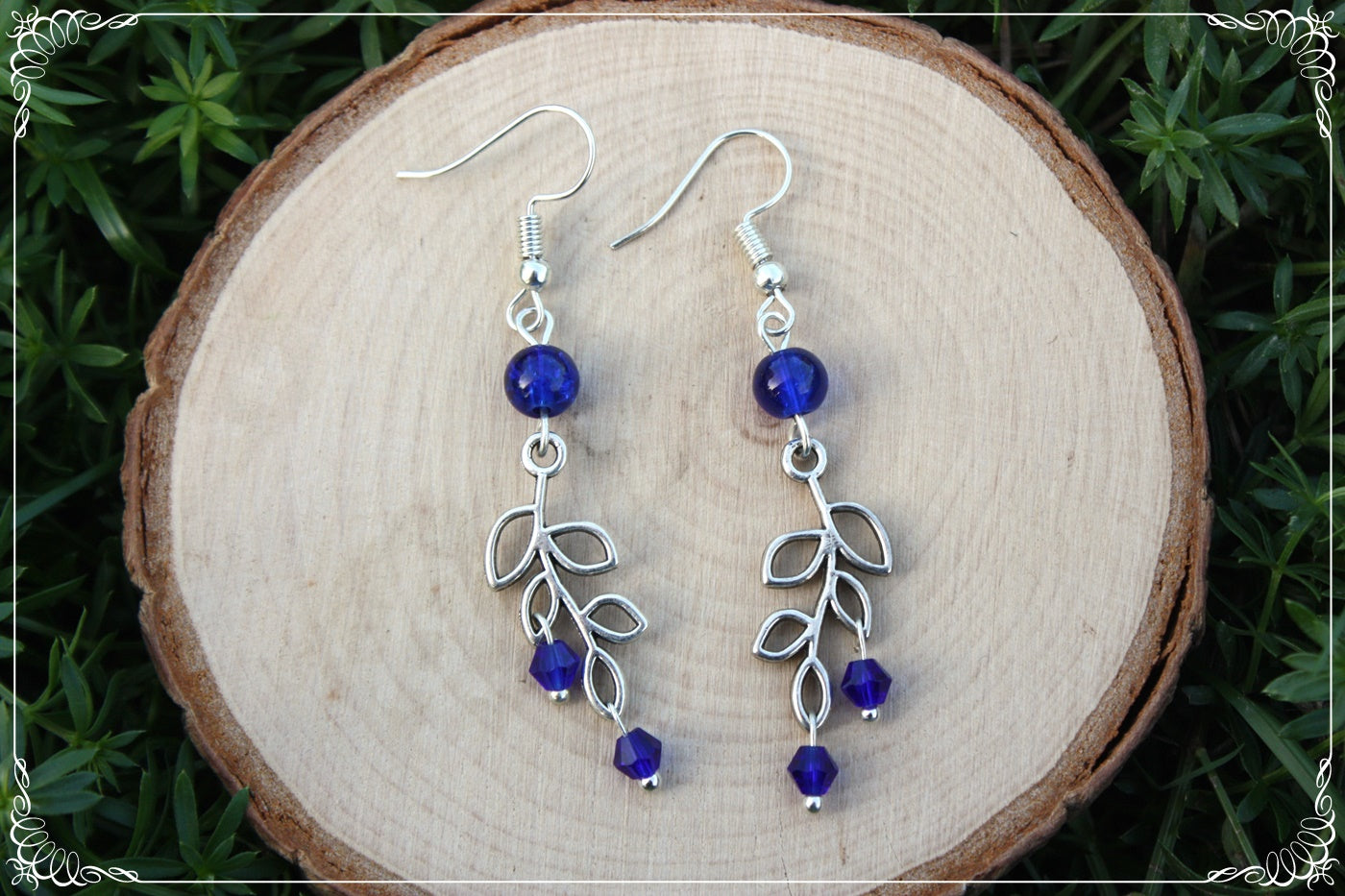 Boucles d'oreilles pendantes "Petites feuilles de lauriers argentées et perles"