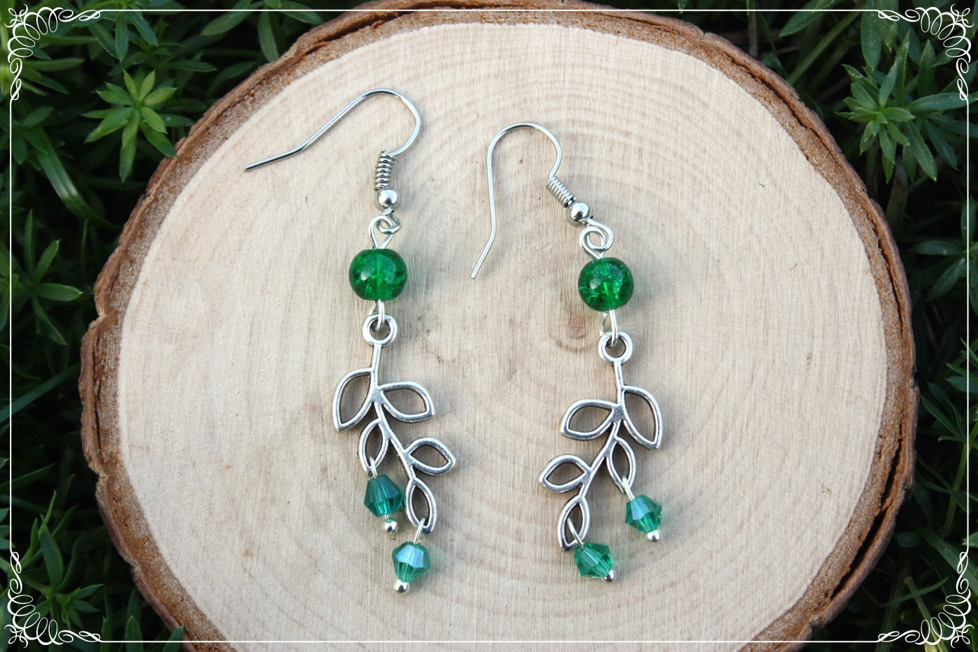 Boucles d'oreilles pendantes "Petites feuilles de lauriers argentées et perles"