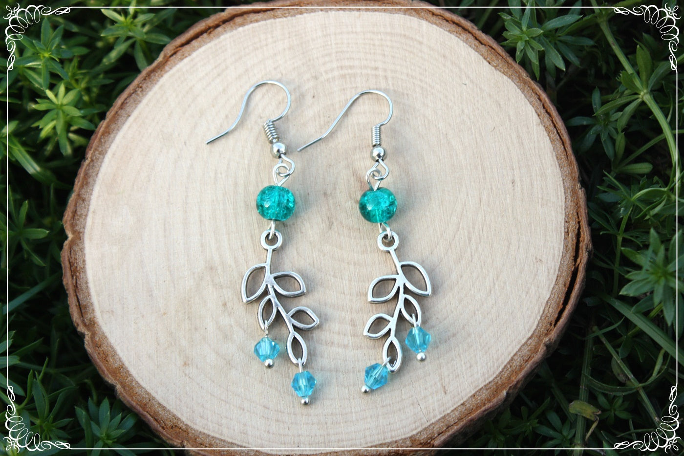 Boucles d'oreilles pendantes "Petites feuilles de lauriers argentées et perles"