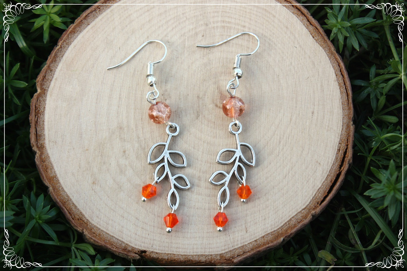 Boucles d'oreilles pendantes "Petites feuilles de lauriers argentées et perles"