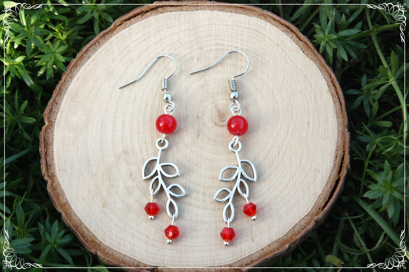 Boucles d'oreilles pendantes "Petites feuilles de lauriers argentées et perles"