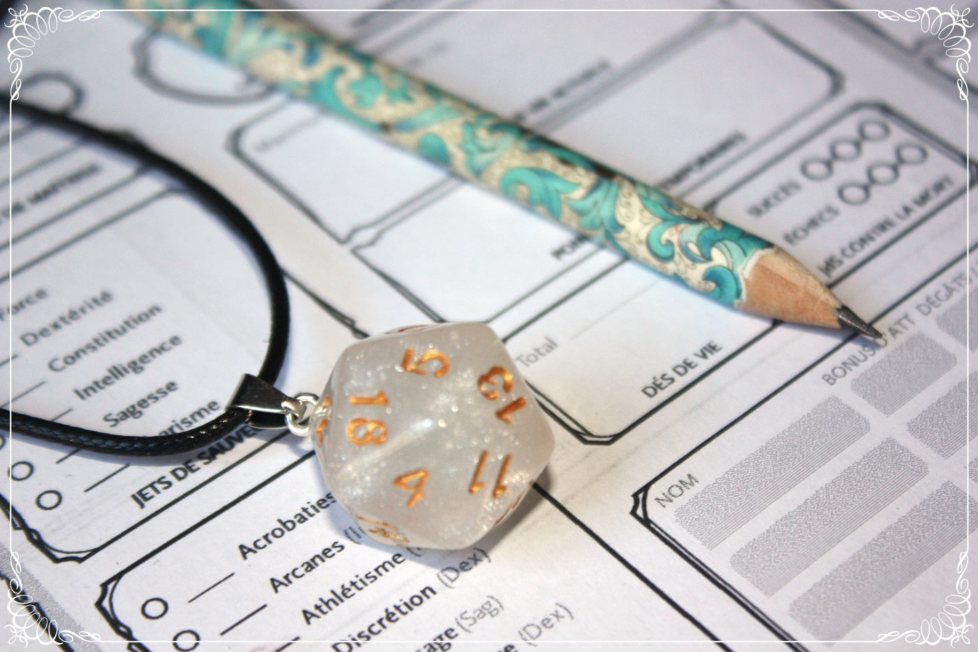 Pendentifs "Dés JDR - Blanc - Noir - Orange"
