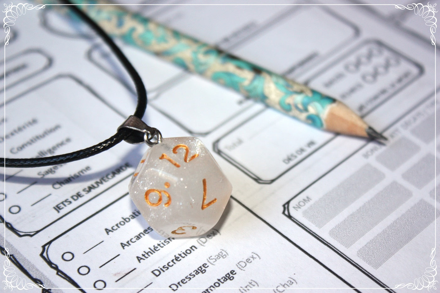 Pendentifs "Dés JDR - Blanc - Noir - Orange"