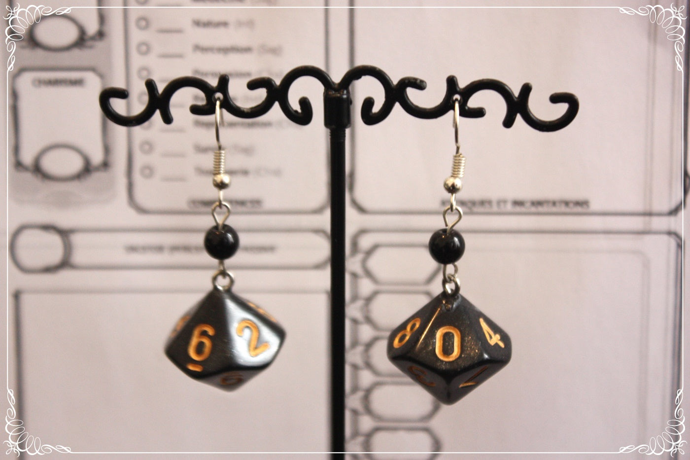 Boucles d'oreilles "Dés JDR - Blanc - Noir - Jaune - Orange "