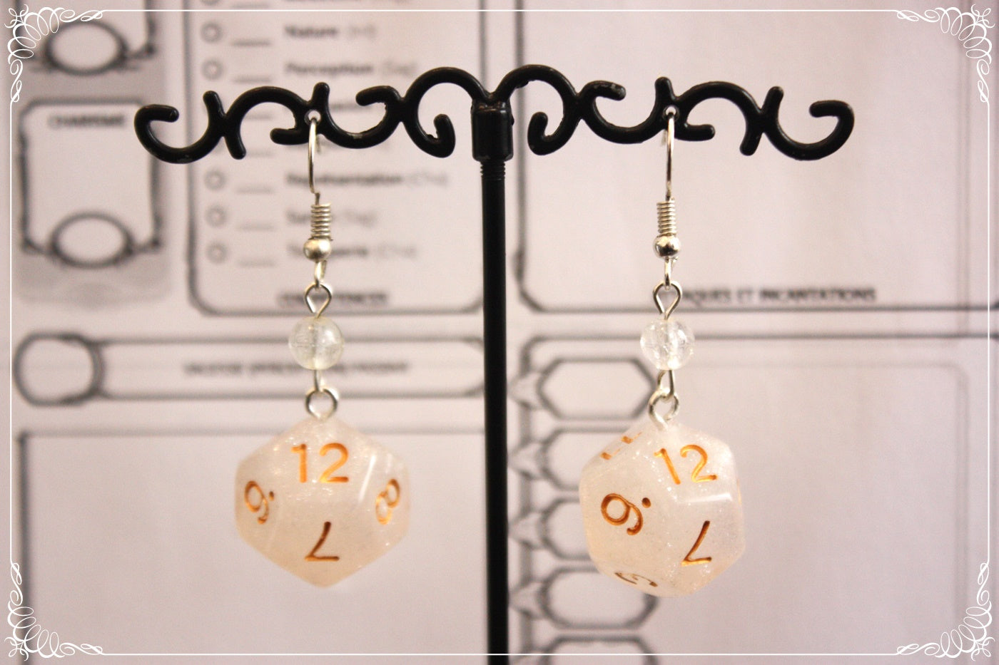 Boucles d'oreilles "Dés JDR - Blanc - Noir - Jaune - Orange "
