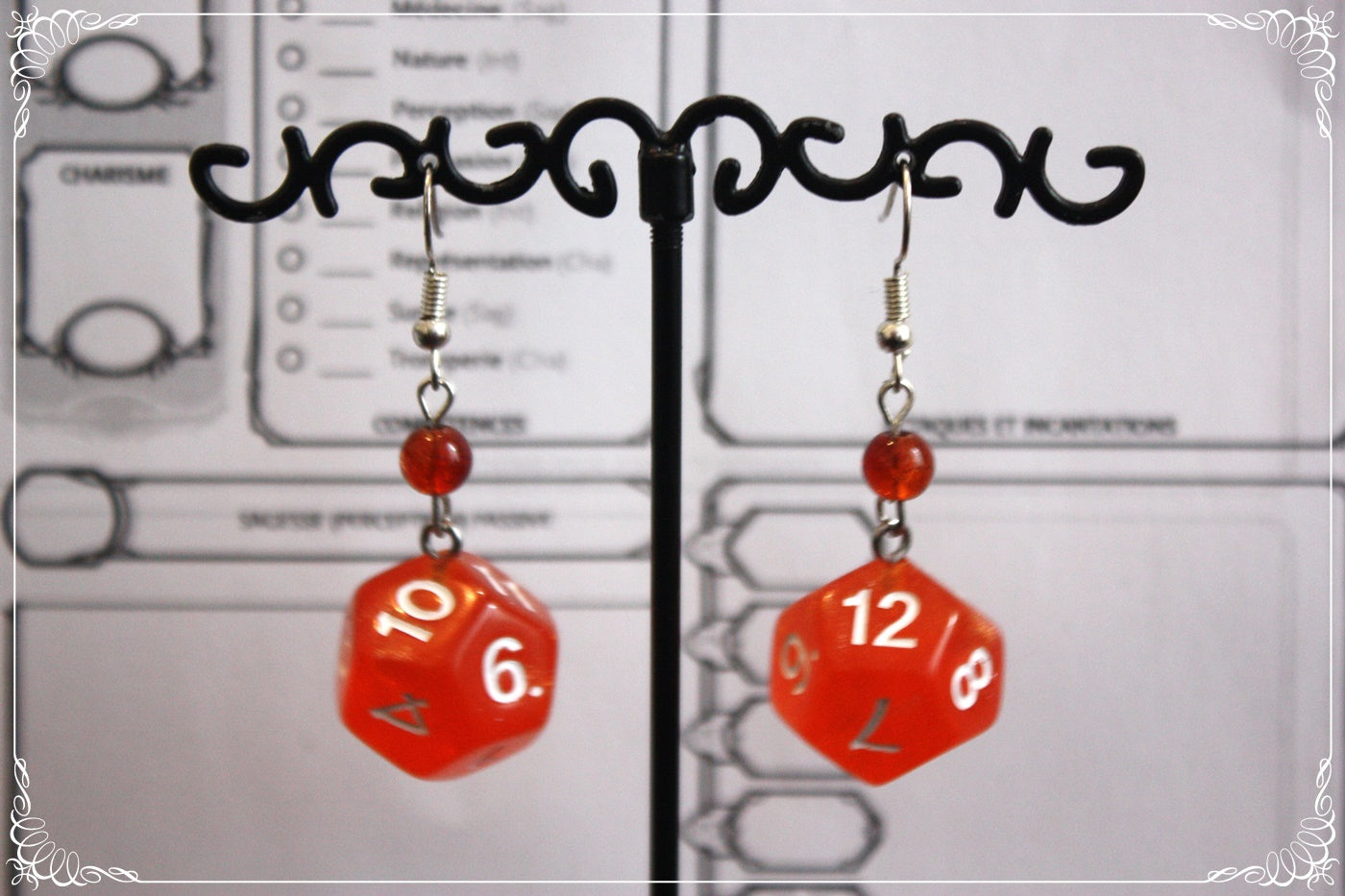 Boucles d'oreilles "Dés JDR - Blanc - Noir - Jaune - Orange "