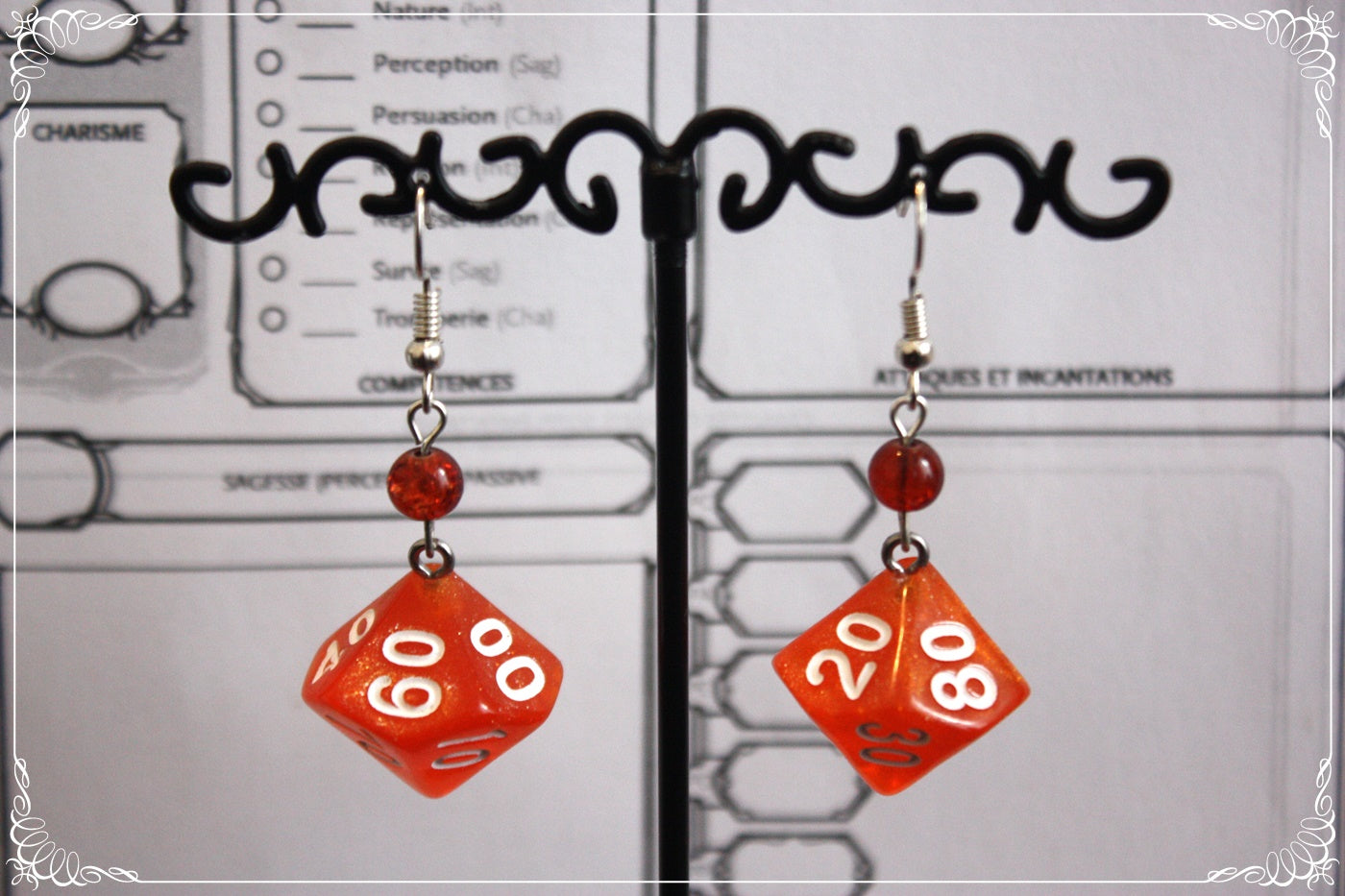 Boucles d'oreilles "Dés JDR - Blanc - Noir - Jaune - Orange "