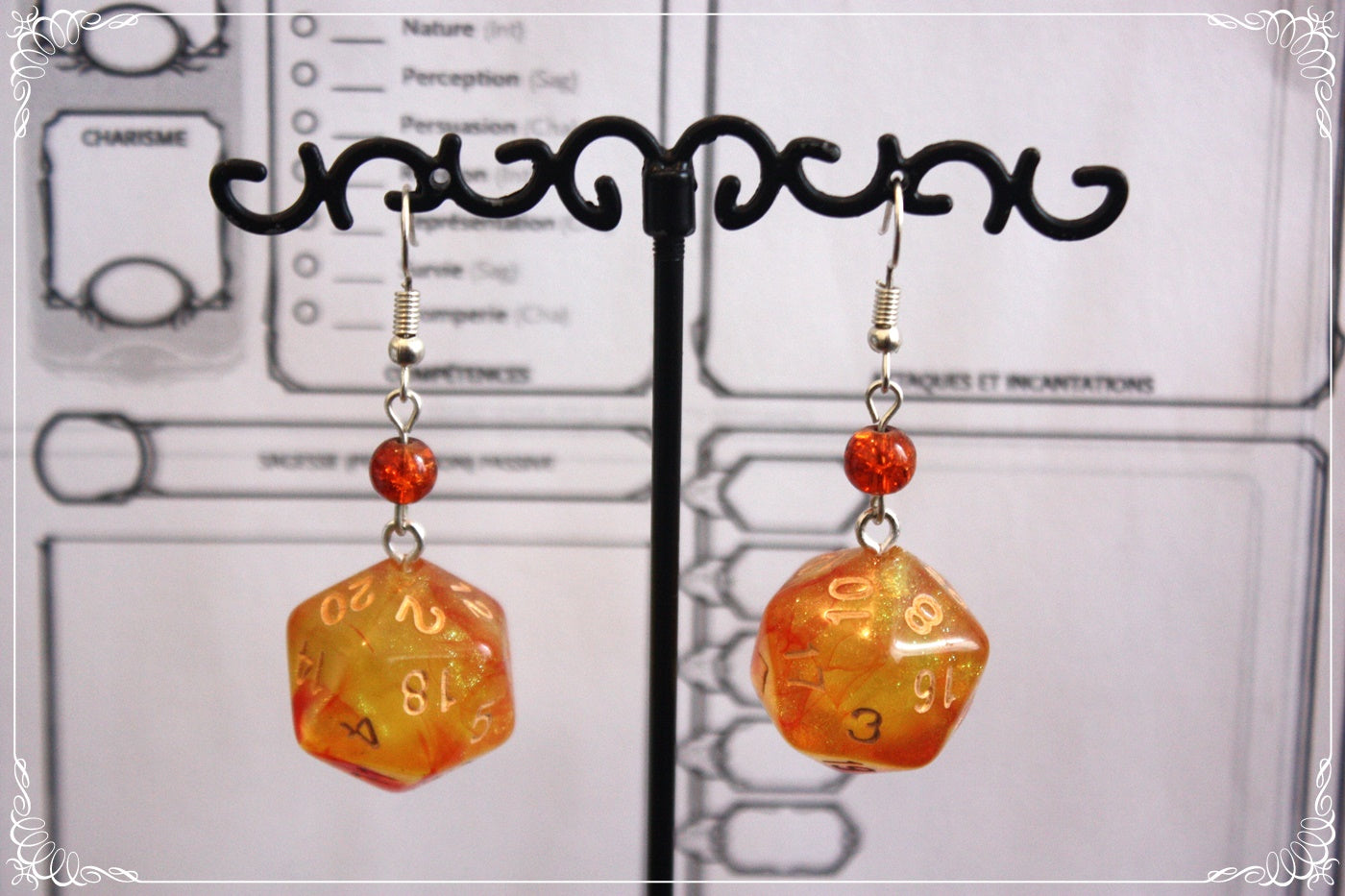 Boucles d'oreilles "Dés JDR - Blanc - Noir - Jaune - Orange "