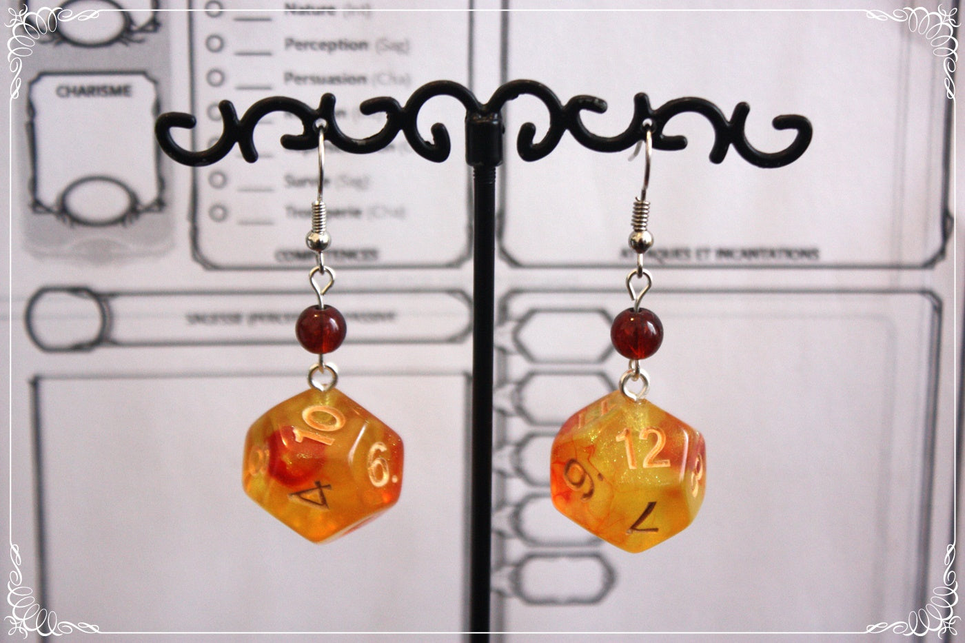 Boucles d'oreilles "Dés JDR - Blanc - Noir - Jaune - Orange "
