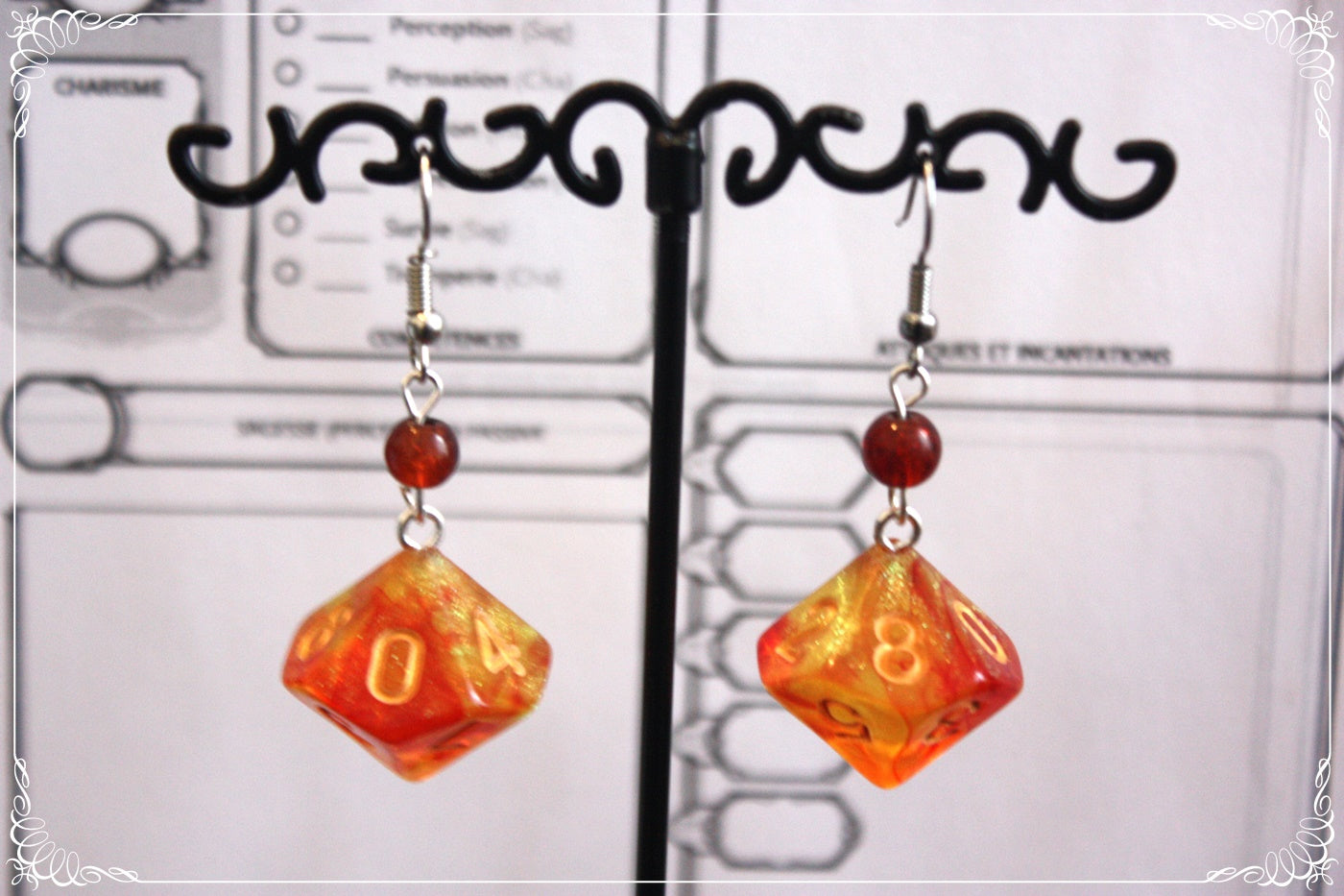 Boucles d'oreilles "Dés JDR - Blanc - Noir - Jaune - Orange "